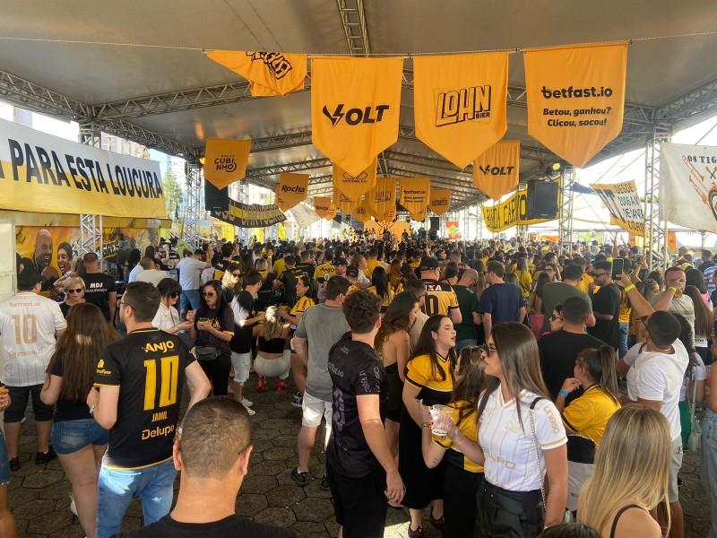 Depois de oito anos, Espetigre retorna com mais de duas mil pessoas no Majestoso 