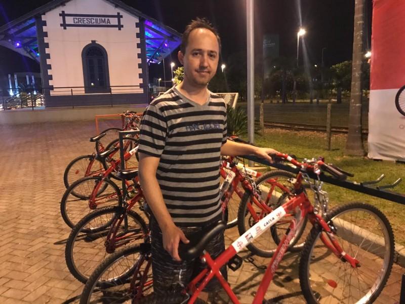 Criciumenses utilizam bicicletas gratuitas no Parque das Nações e aprovam projeto da FME