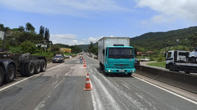 Trânsito no sentido Norte da BR-101 em Biguaçu já está totalmente liberado