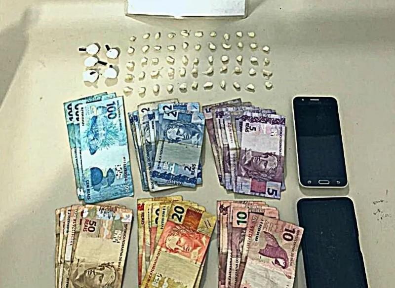 Três são detidos com 54 pedras de crack e cocaína em Tubarão