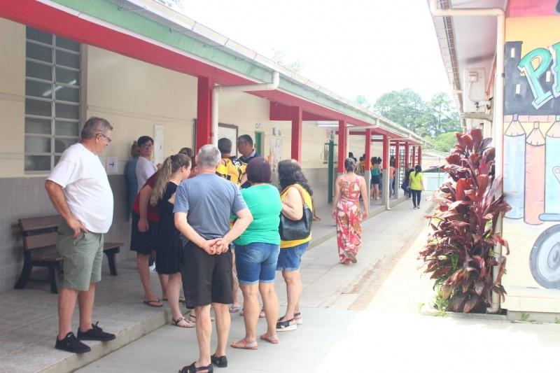 Manhã tranquila de votação na escola Luiz Lazzarin, no Rio Maina