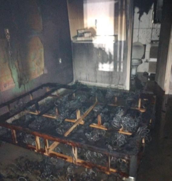 Incêndio destrói interior de casa em Passo de Torres