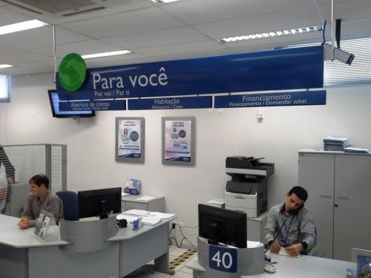 Caixa Econômica Federal de de Nova Veneza adota placas trilíngue