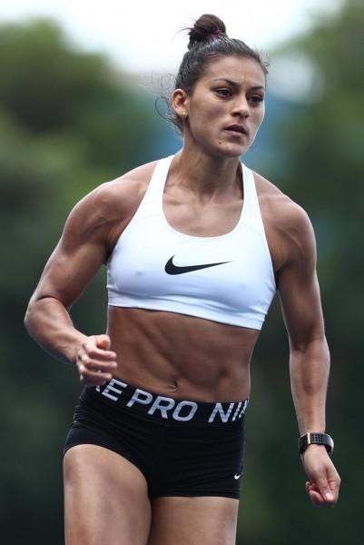 Ana Cláudia Lemos conquista primeira medalha do ano