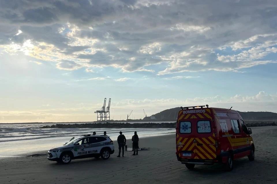 Corpo de homem é encontrado na Praia do Porto em Imbituba