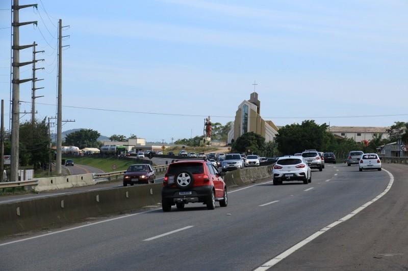 Sul de SC: mais de 130 mil veículos devem passar pela BR-101 no feriado de Corpus Christi
