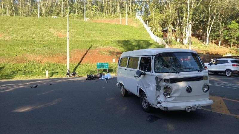 Colisão entre moto e Kombi mata motociclista em Nova Veneza