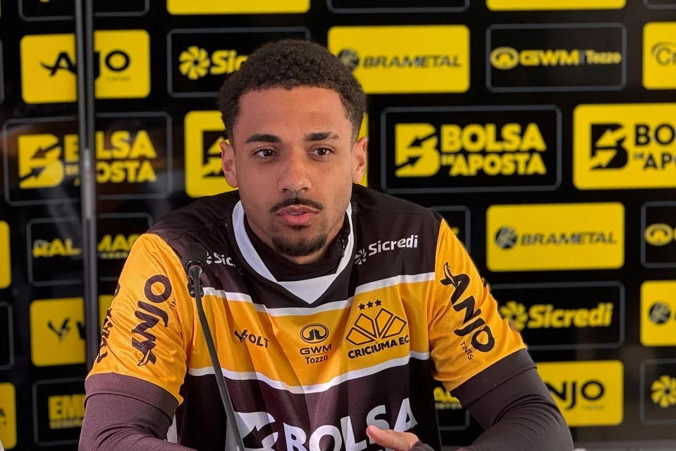 Zagueiro que ainda não estreou tem lesão confirmada e desfalca o Criciúma