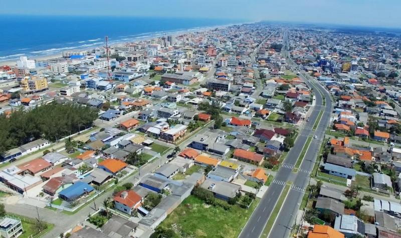 Novo decreto prevê comércio, bares e restaurantes abertos até 1h em Balneário Arroio do Silva