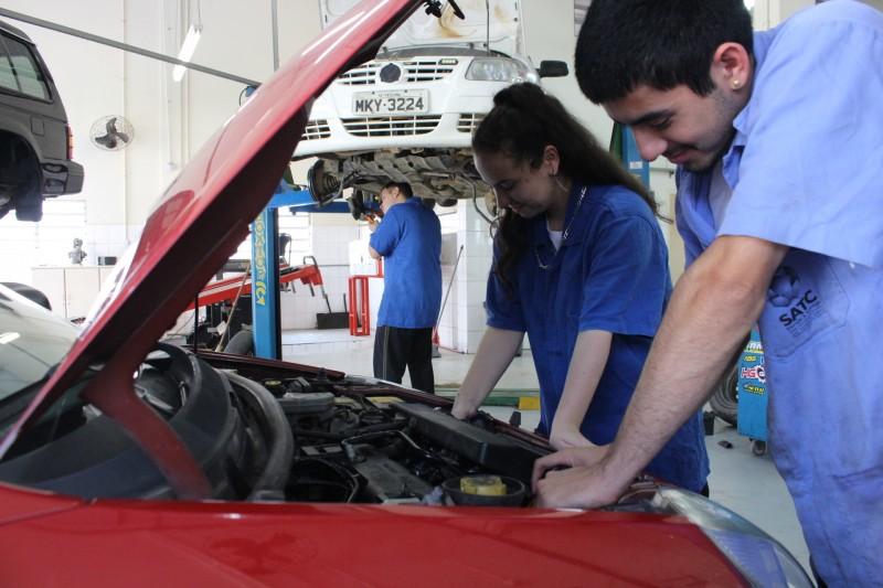 Colégio Satc está com últimas vagas para cursos técnicos noturnos