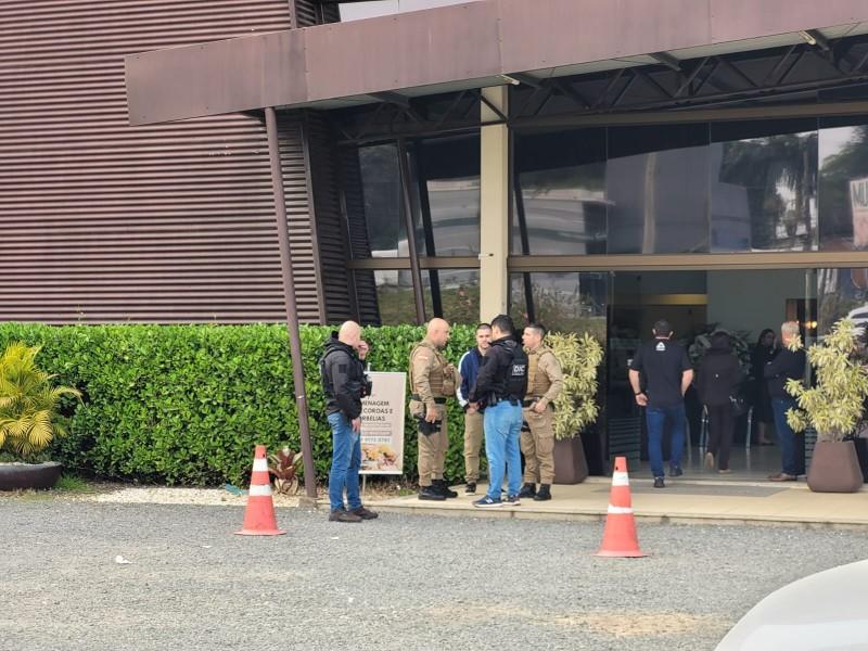 Corpo de policial morto a tiros em Criciúma é velado em Içara