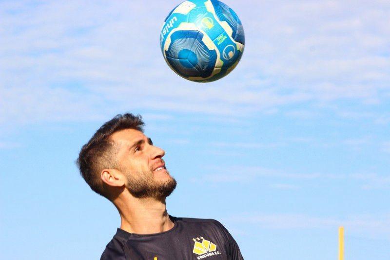 Criciúma renova contrato com o meia Fellipe Mateus