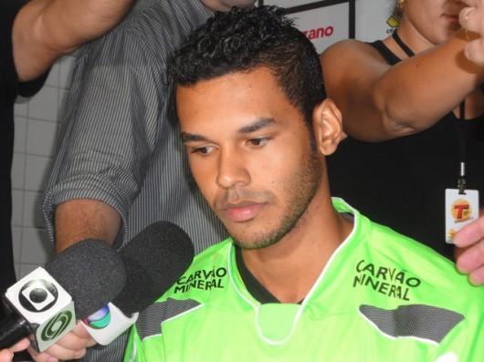 Darley deverá ficar afastado dos gramados por dois meses