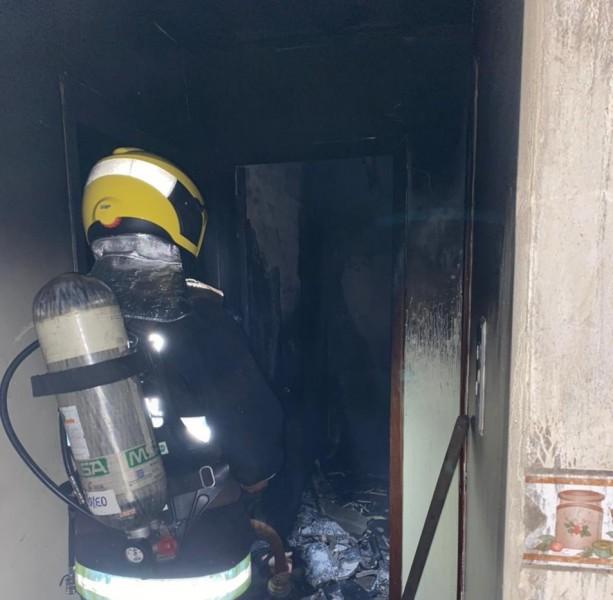 Incêndio atinge casa em Passo de Torres