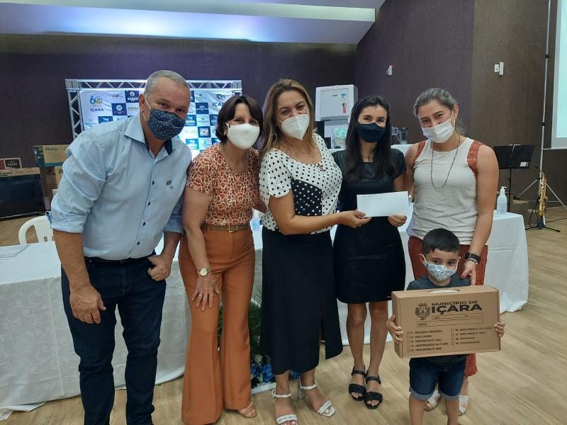 Governo de Içara faz apresentação do material escolar aos pais e alunos
