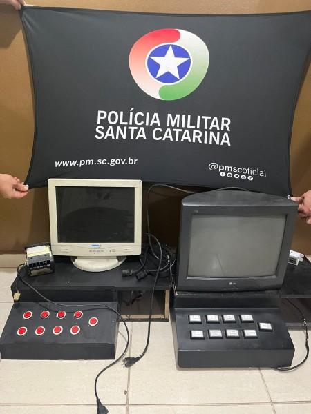 PM apreende máquinas caça-níqueis na área central de Criciúma