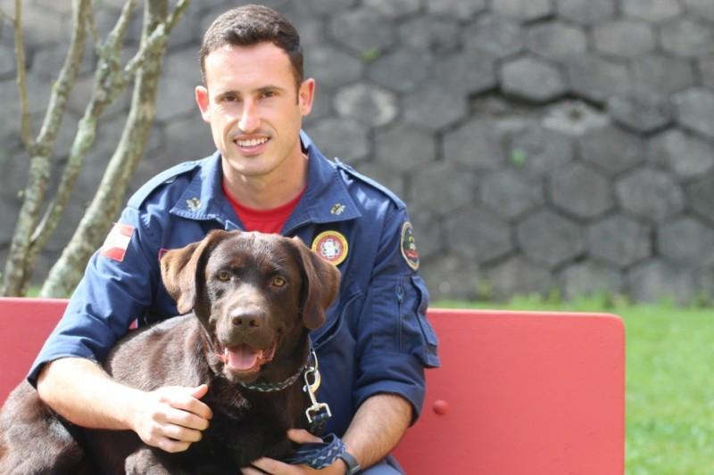 Bombeiro Militar de Araranguá viajará com cão de busca para auxiliar vítimas em Petrópolis 