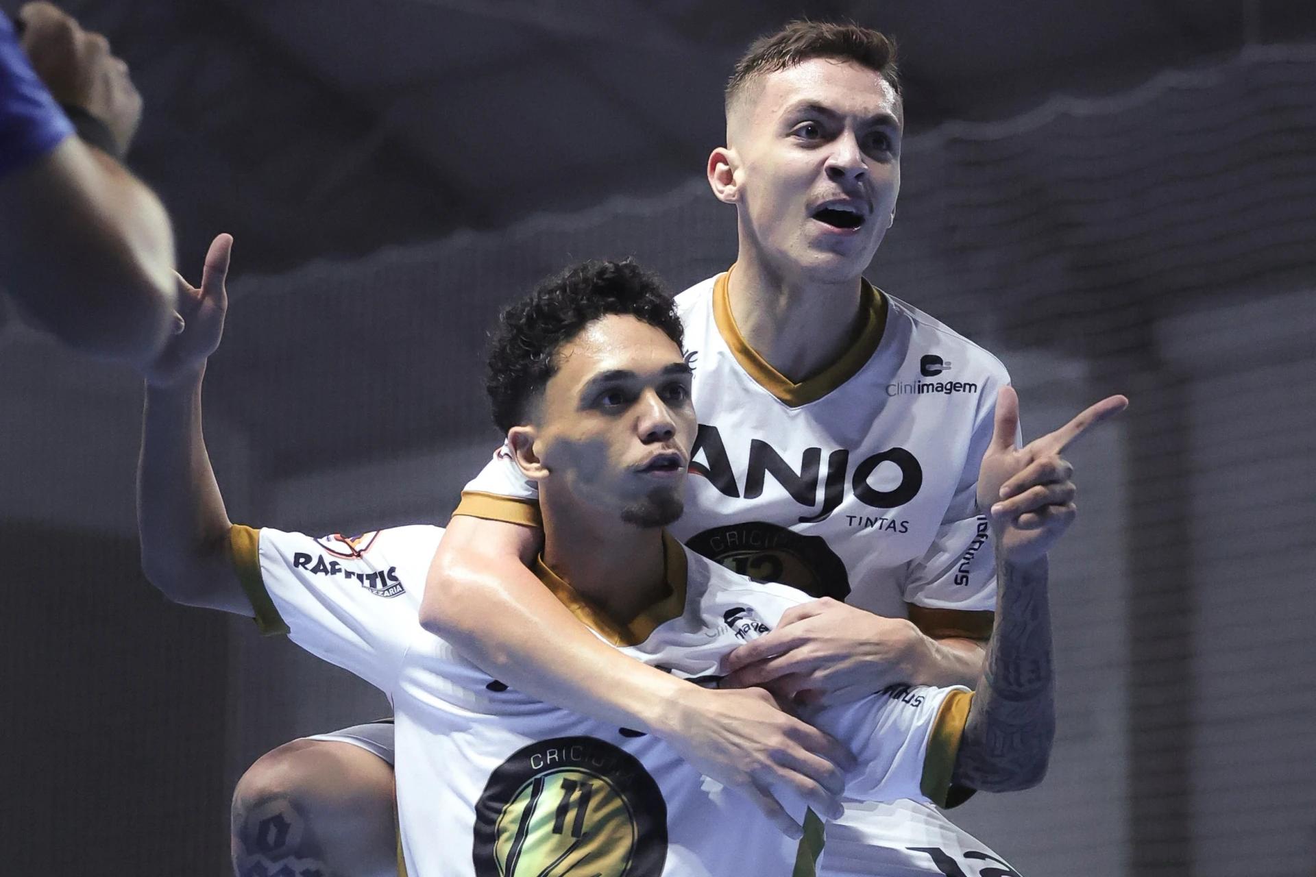 Criciúma Futsal goleia o Blumenau e sobe na tabela da Série Ouro
