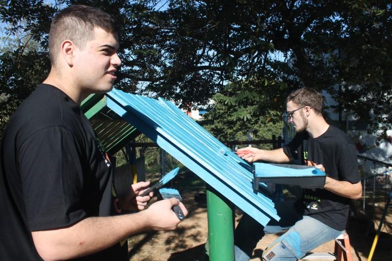 Curso de pintura forma turma no Bairro da Juventude