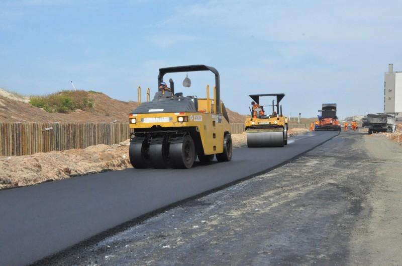 Obras avançam e segunda etapa do calçadão começa receber asfalto 