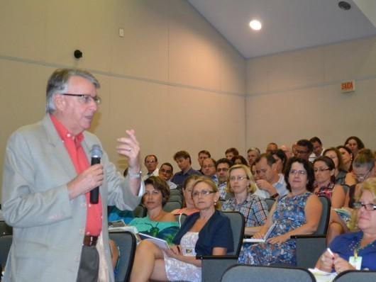 Conferencista fala sobre as mudanças no ensino superior no Brasil