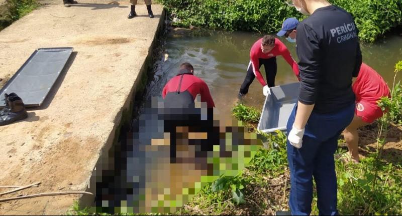 Corpo encontrado em rio estava em avançado estado de decomposição e com marcas de sangue