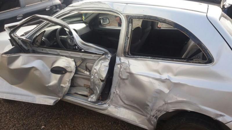 Colisão envolve carros, ônibus e deixa motorista ferido na Avenida Centenário