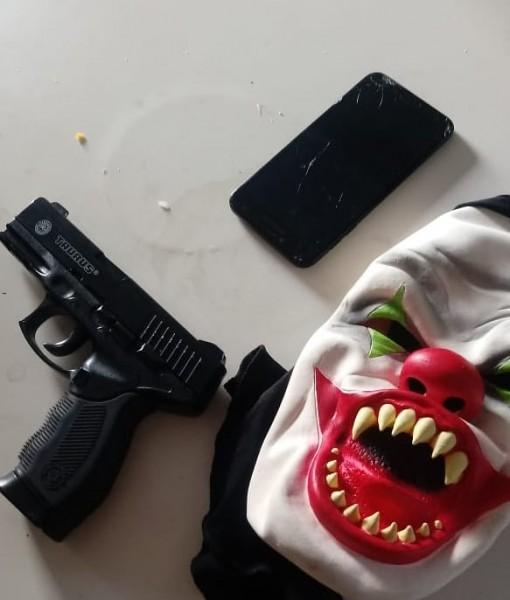 Rádio Patrulha faz apreensão de arma simulacro