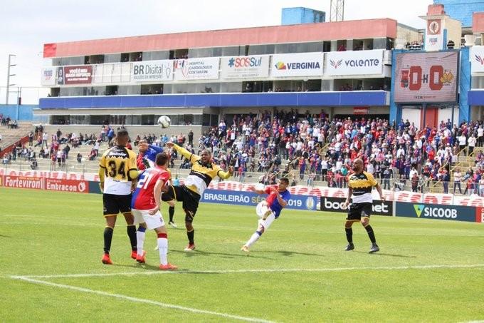 Criciúma e Paraná: uma semifinal de lados opostos na Série B