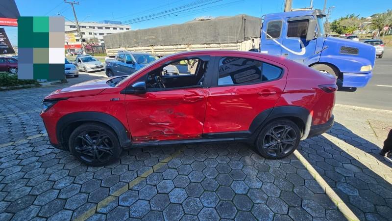 Colisão entre carro e moto deixa duas mulheres feridas em Criciúma