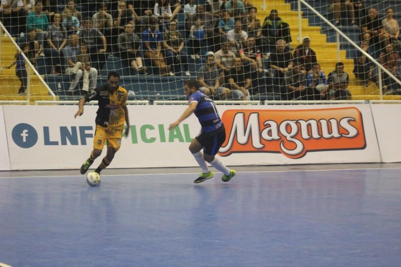Tubarão Futsal joga bem, mas perde para o Sorocaba