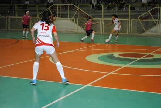 Cronômetro derruba futsal feminino de Criciúma