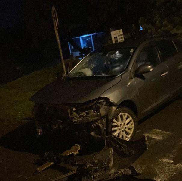 Colisão frontal é registrada no Jardim das Paineiras em Criciúma