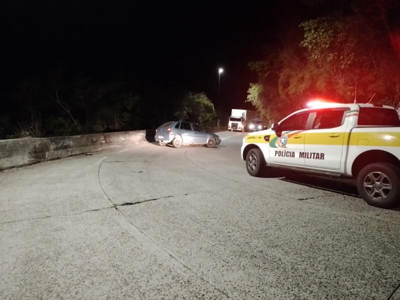 Carro com placas de Orleans é abandonado após acidente na Serra do Rio do Rastro