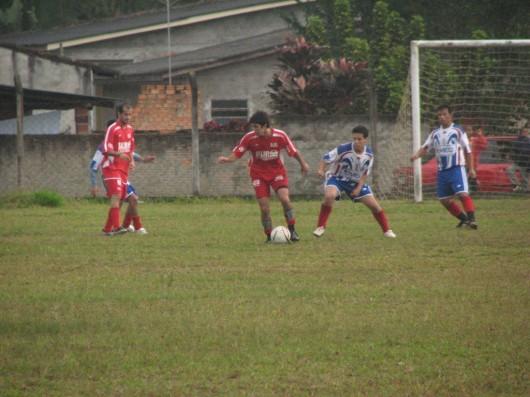 Jogo de oito gols no Municipal B