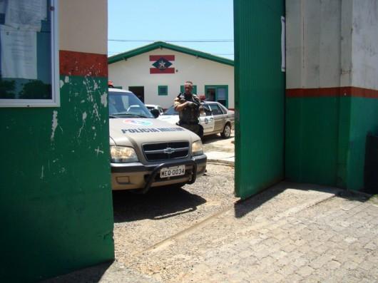Cinco telefones celulares e uma porção de maconha são encontrados no Presídio Santa Augusta