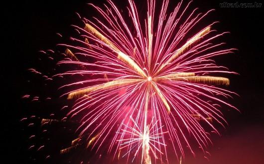 A festa de final de ano fica completa com fogos de artifício