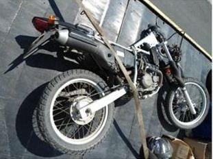 Motocicleta furtada e documentos falsos são apreendidos em Araranguá