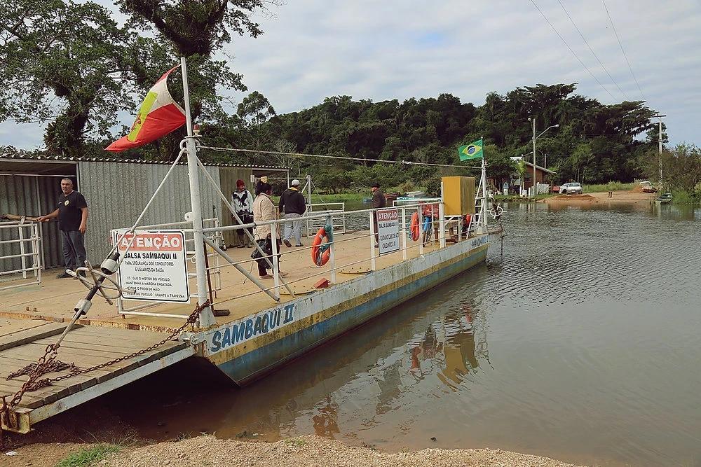 Balsa Sambaqui 2 segue interditada em Imbituba após alagamento dos porões