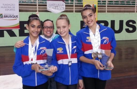 Trio criciumense garante 2º lugar no Estadual de Ginástica Rítmica