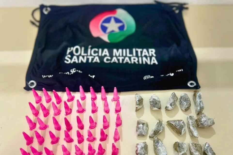 Adolescente é apreendido com porções de cocaína e maconha em Tubarão