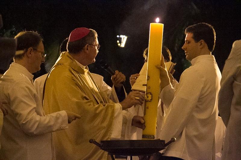 Católicos celebram o grande momento da Semana Santa no Tríduo Pascal