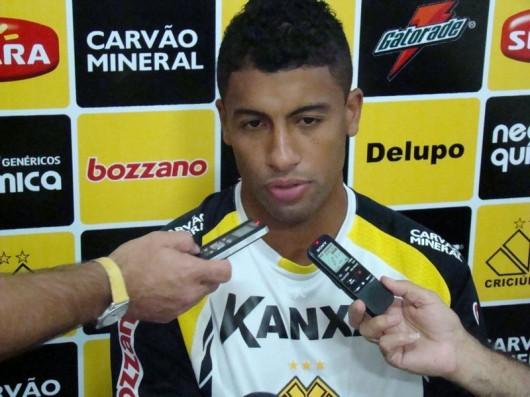 “Os torcedores precisam ter calma”, diz Fabinho Capixaba