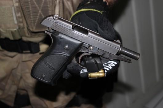 Cinco são detidos com veículos e objetos furtados, além de uma arma
