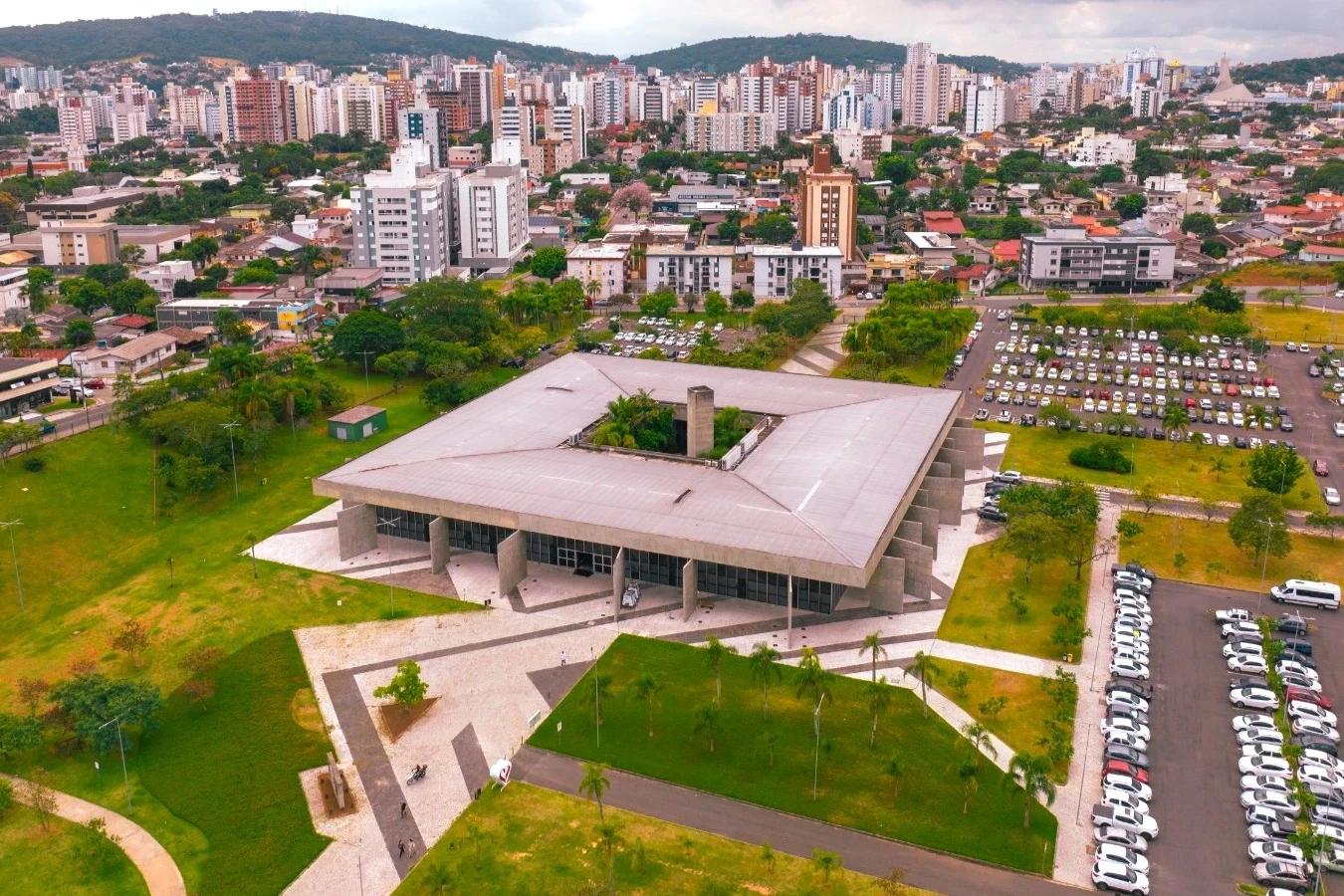 Justiça do Trabalho suspende processo seletivo da Prefeitura de Criciúma