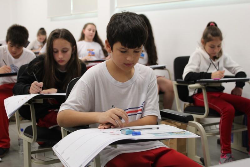 Ansiedade e expectativa envolvem alunos na segunda etapa do Prêmio Acic de Matemática