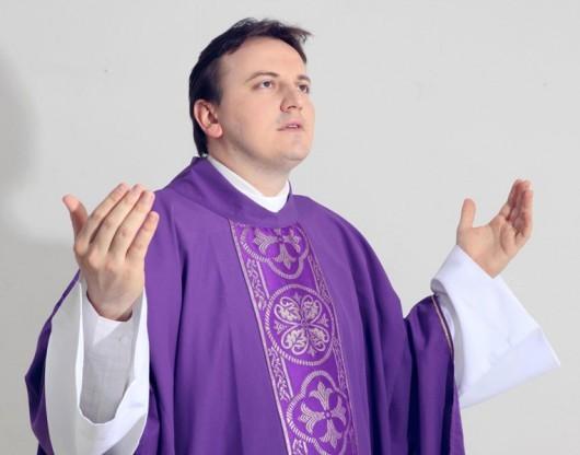 Urussanga recebe show de padre Ezequiel