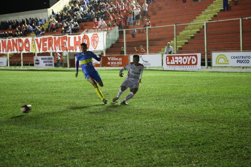 Hercílio Luz na liderança da Série B catarinense