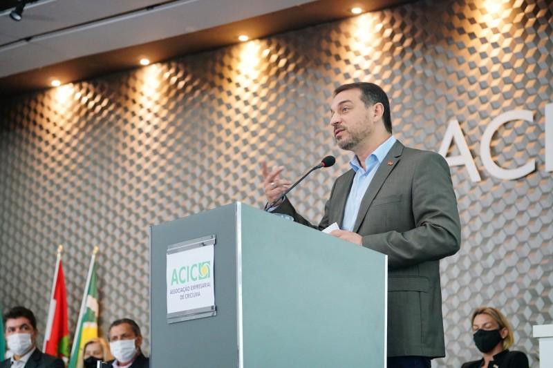 Carlos Moisés repassa recursos para Centro de Inovação e autoriza obra da Casan em Criciúma