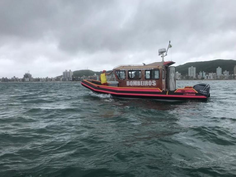 Bombeiros localizam corpo de mulher nos molhes de Laguna